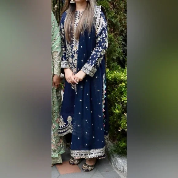 Pakistani/ Indian ready to wear - Picture 3 of 3